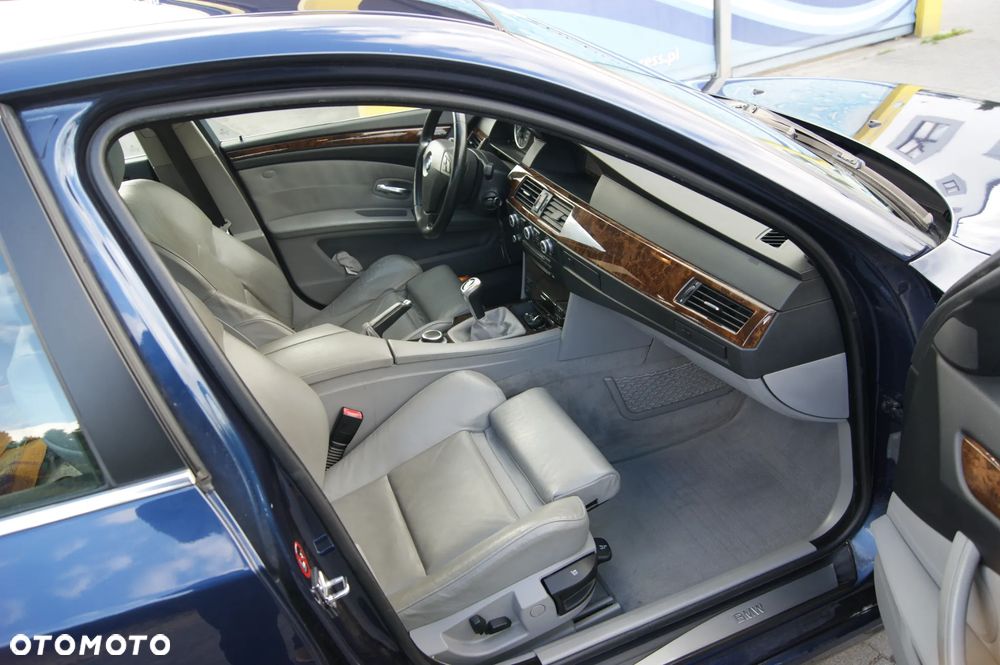 BMW Seria 5 525d Edition Exclusive - 11