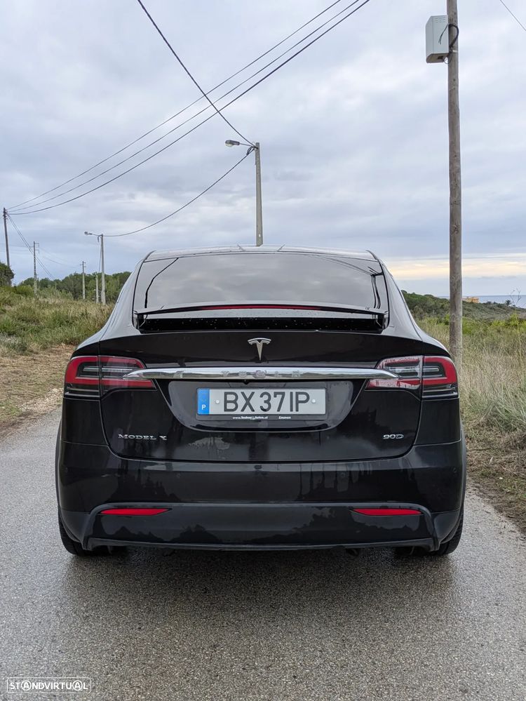 Tesla Model X 90D - 9