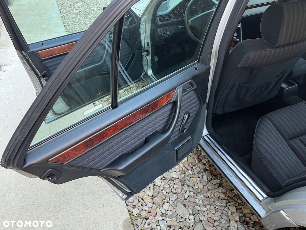 Mercedes-Benz W124 (1984-1993) - 12