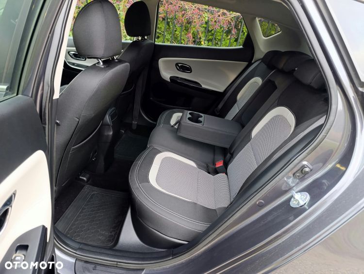 Kia Ceed - 10