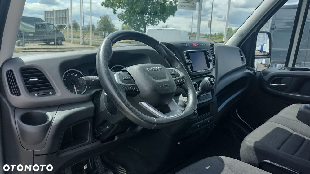 Iveco DAILY 50C18 BLIŹNIAK 3l KONTENER 8EP WINDA 1000kg LED - 25