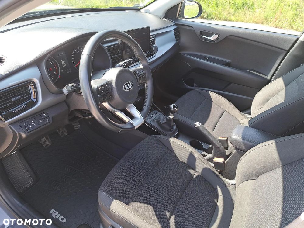 Kia Rio 1.2 L - 10