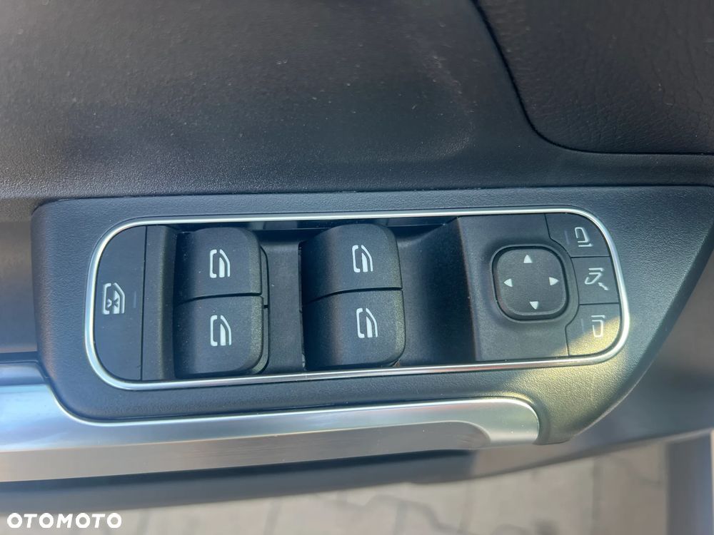 Mercedes-Benz GLB - 15