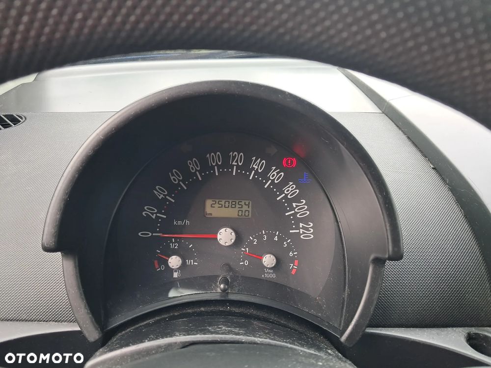 Volkswagen New Beetle - 1