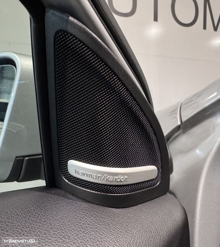 Mercedes-Benz A 45 AMG 4Matic Speedshift 7G-DCT PETRONAS 2015 World Champion Edition - 35