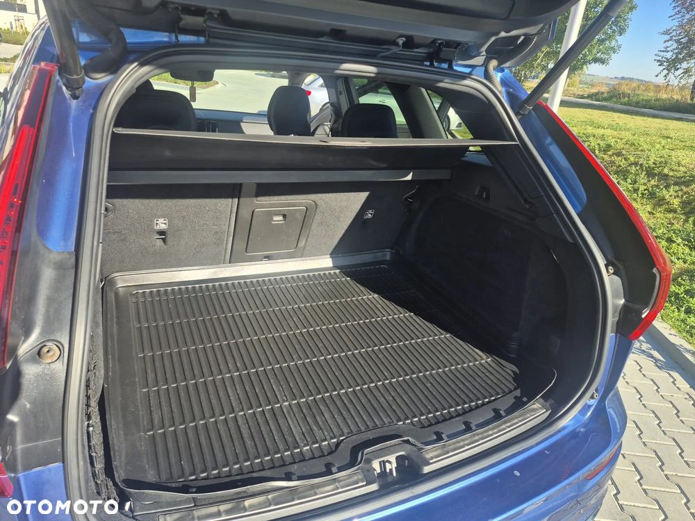 Volvo XC 60 D4 R-Design - 16