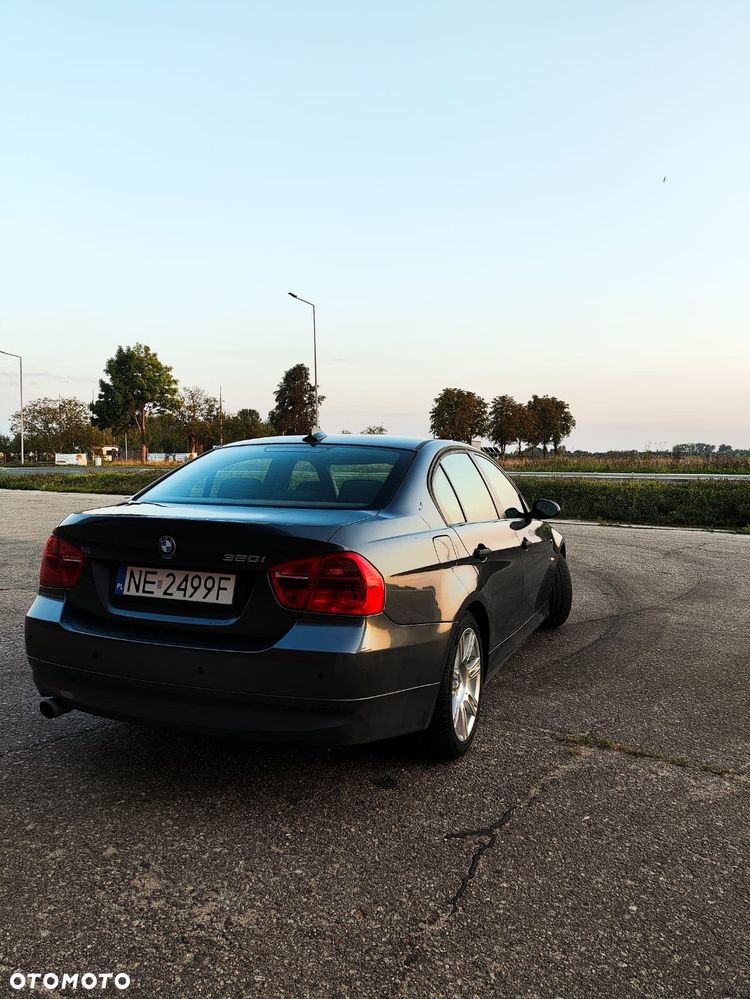 BMW Seria 3 320i - 5