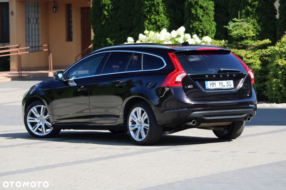 Volvo V60 D5 Summum - 11