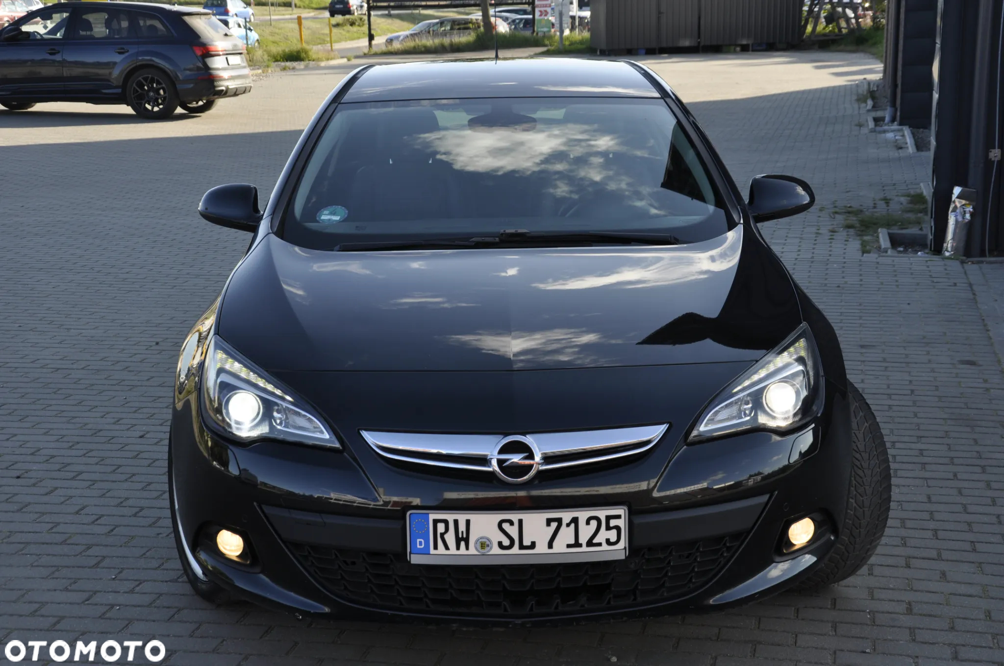 Opel Astra IV GTC 1.6 T Sport - 20