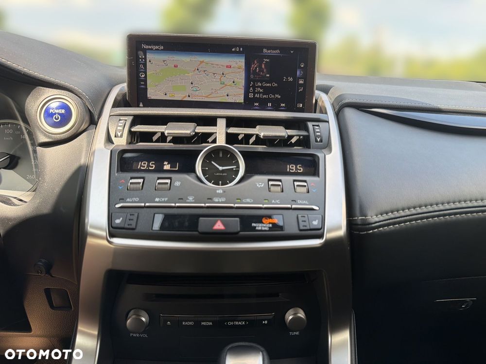 Lexus NX 300h Business Edition AWD - 18