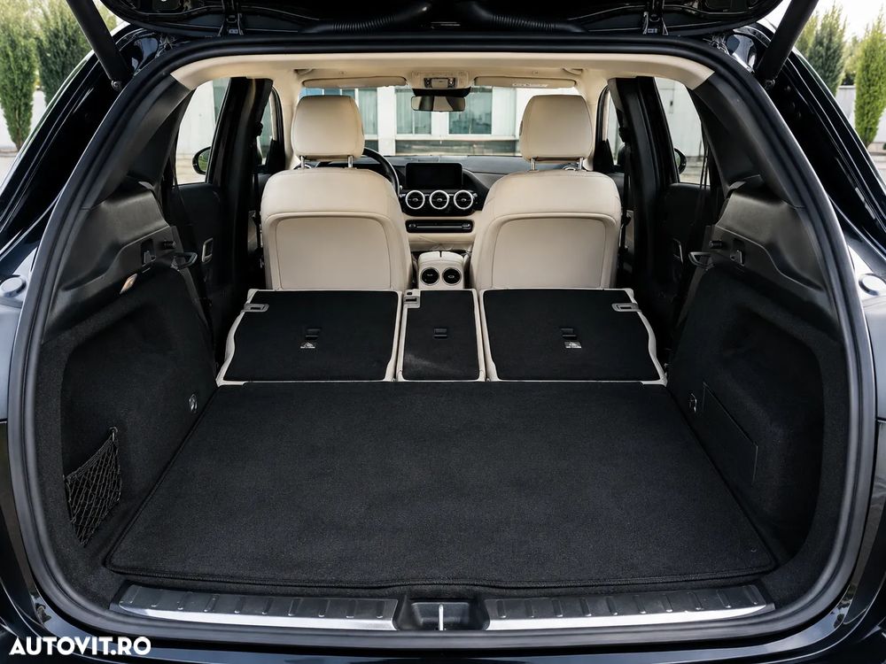 Mercedes-Benz EQA - 8