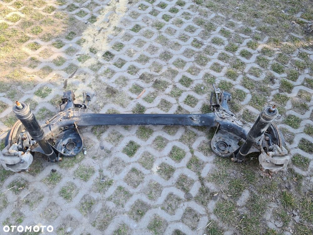 toyota VERSO 09-18 belka tylna oś - 1