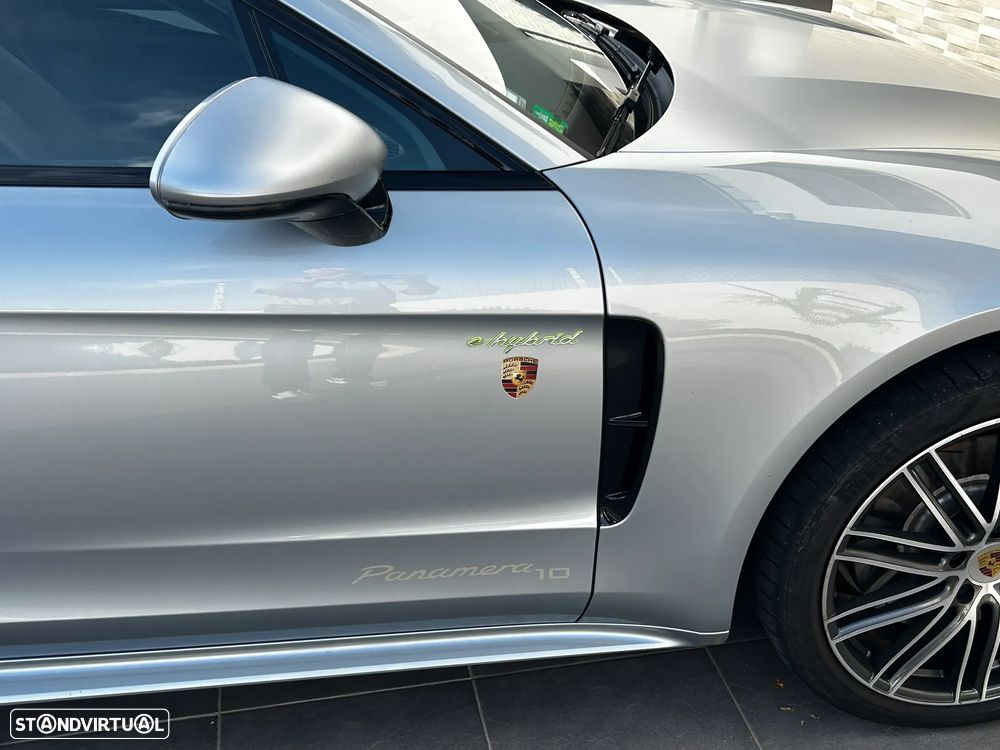 Porsche Panamera 4 E-Hybrid 10 Years Edition - 12