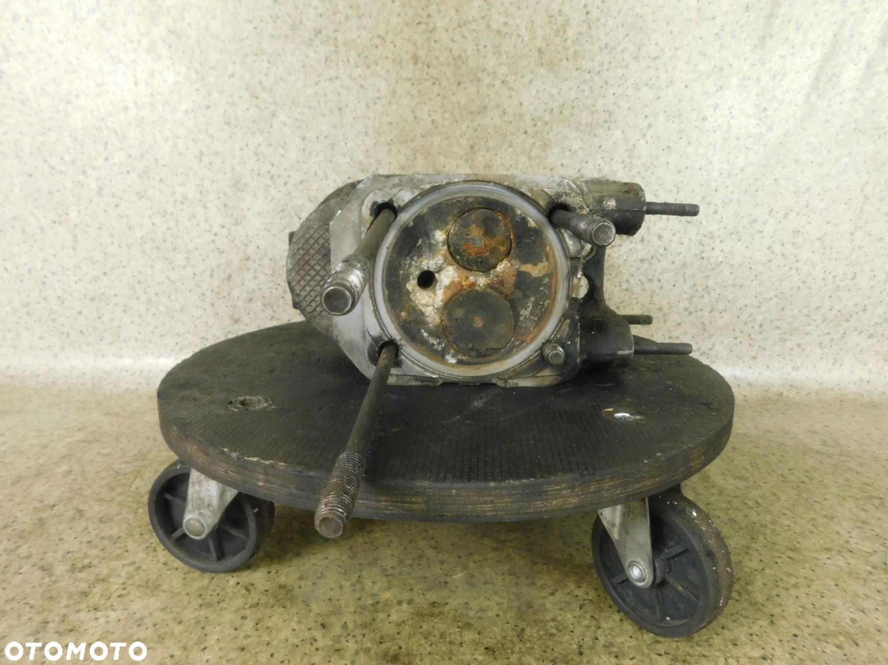 9760Kz Rr350 Głowica Silnika Deutz Linde H30 F4L19 - 4