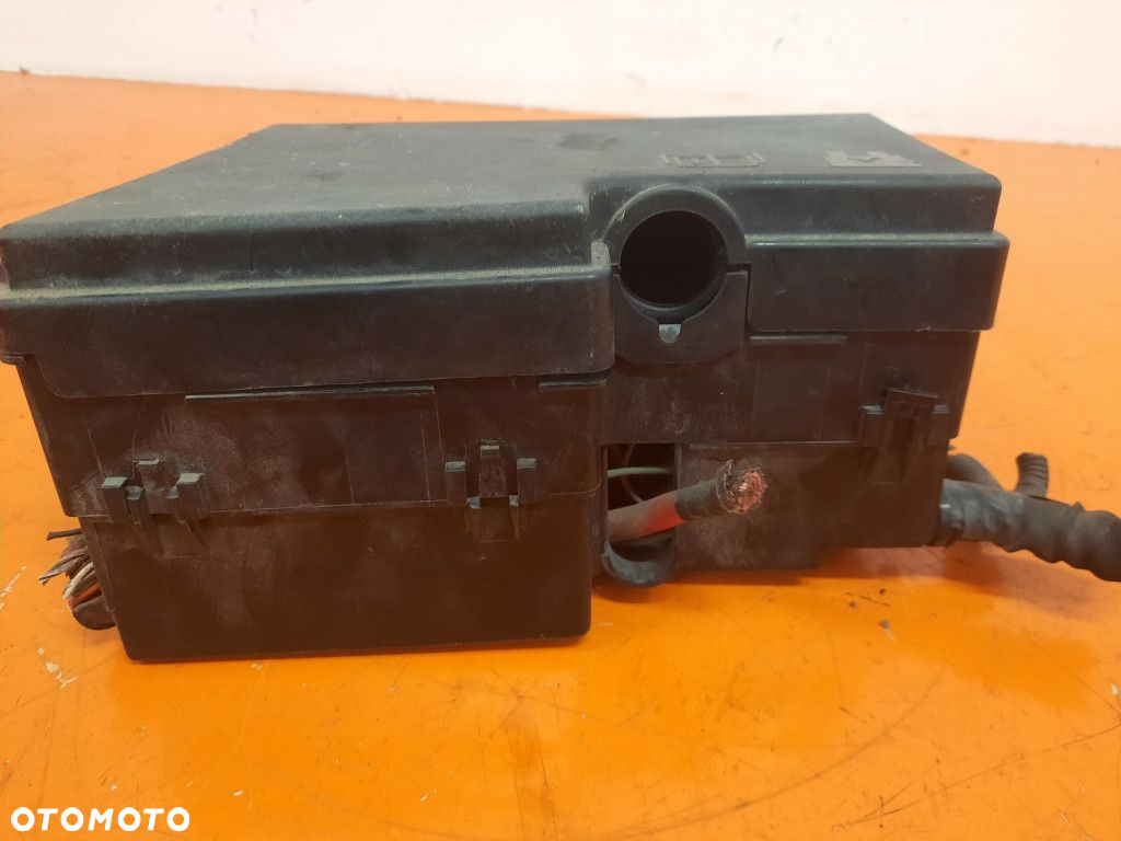 VOLVO V50 I 2.0D 136KM 03-11 SKRZYNKA BEZPIECZNIKÓW 8688040 D4204T - 5