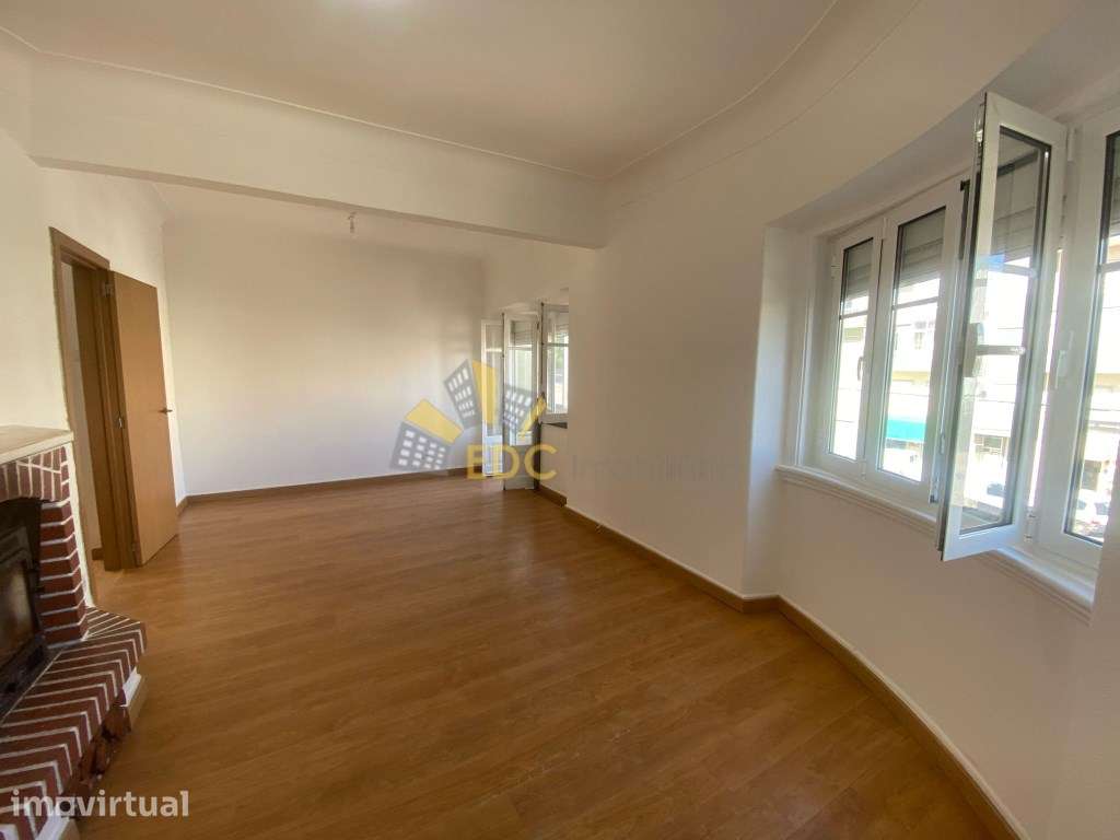 Apartamento T4 com Grande Potencial e Ótima Localização | Localizad... - Grande imagem: 4/36