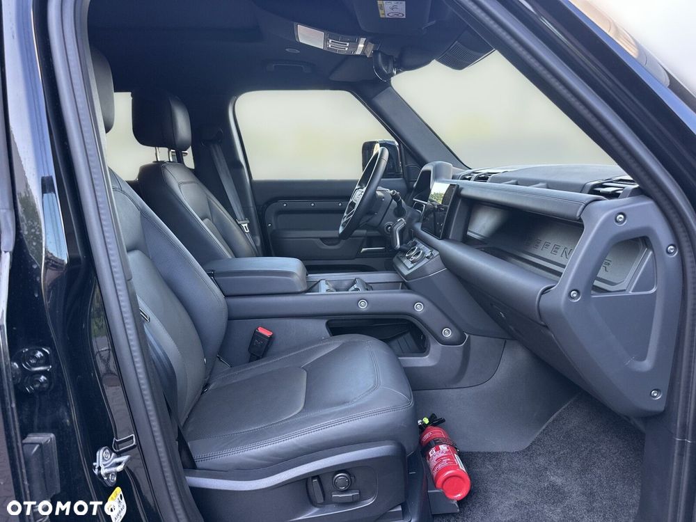 Land Rover Defender 3.0 D250 mHEV X-Dynamic HSE - 14