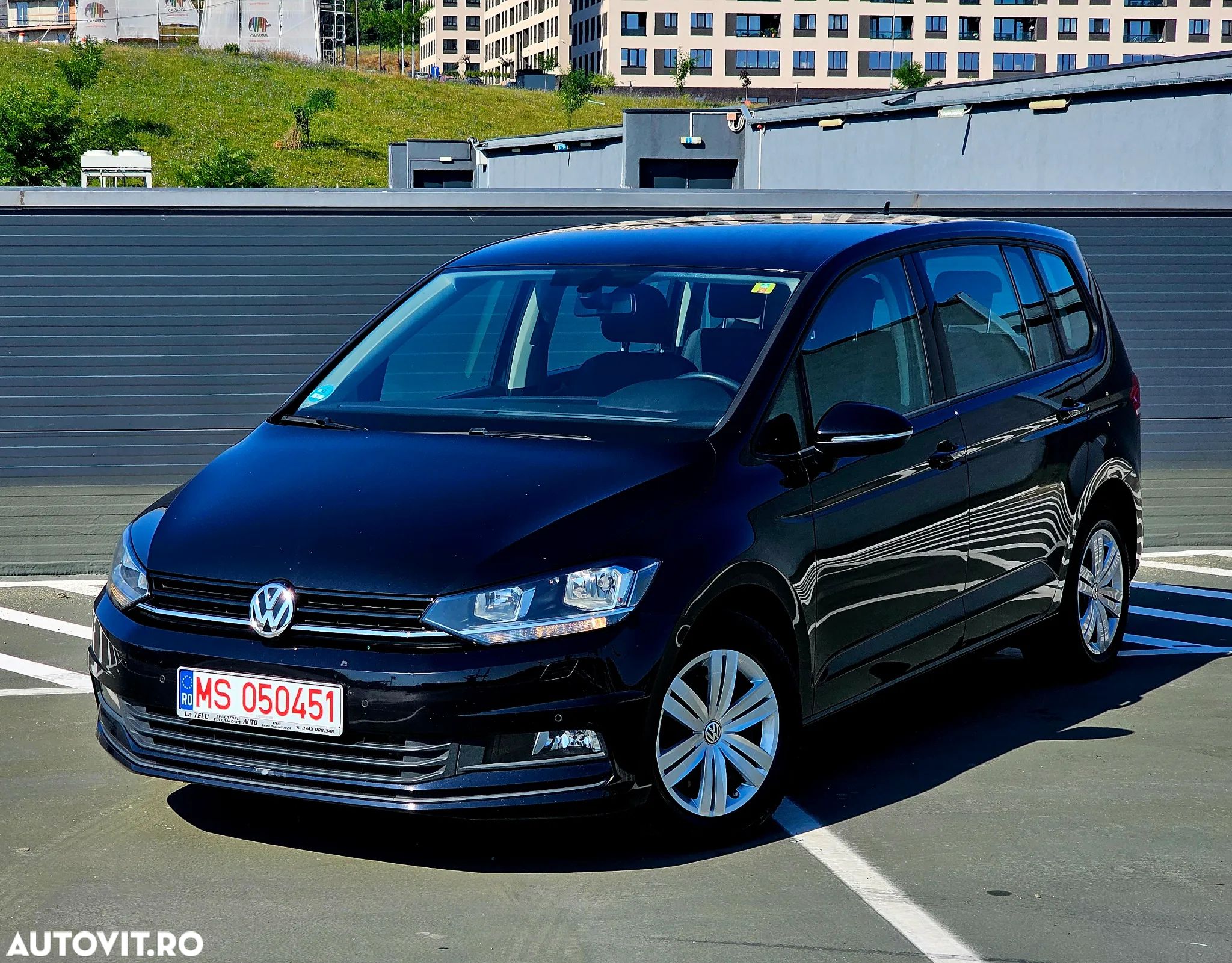 Volkswagen Touran 1.6 TDI DSG Comfortline - 1