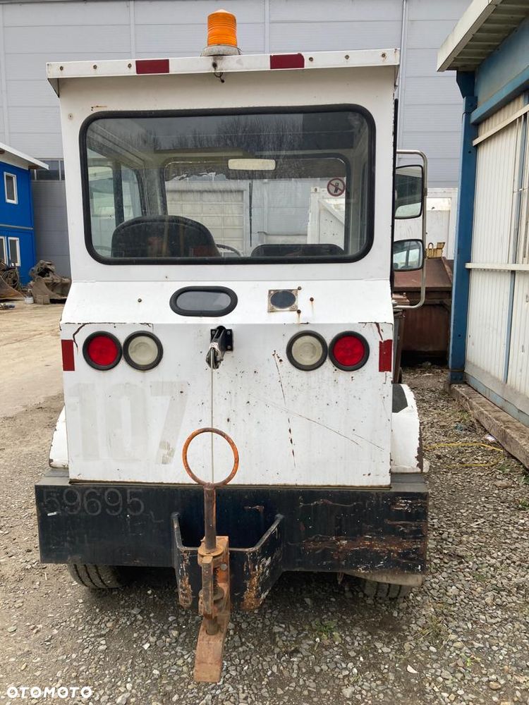 Inny TUG MA5042 - 3