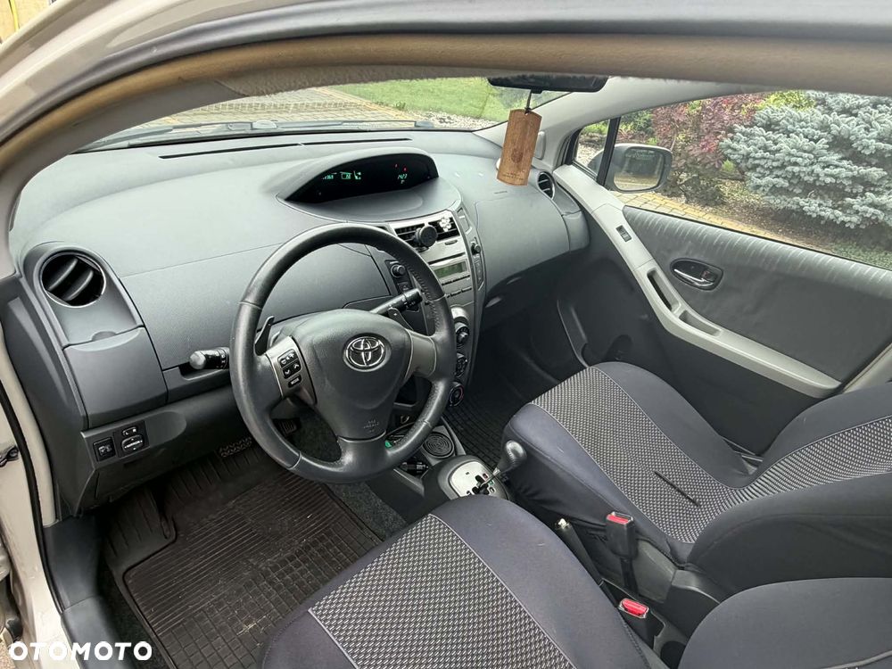 Toyota Yaris 1.4 D-4D Sol MM - 7