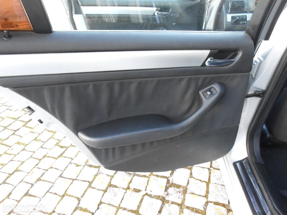 BMW 330 d Touring - 17