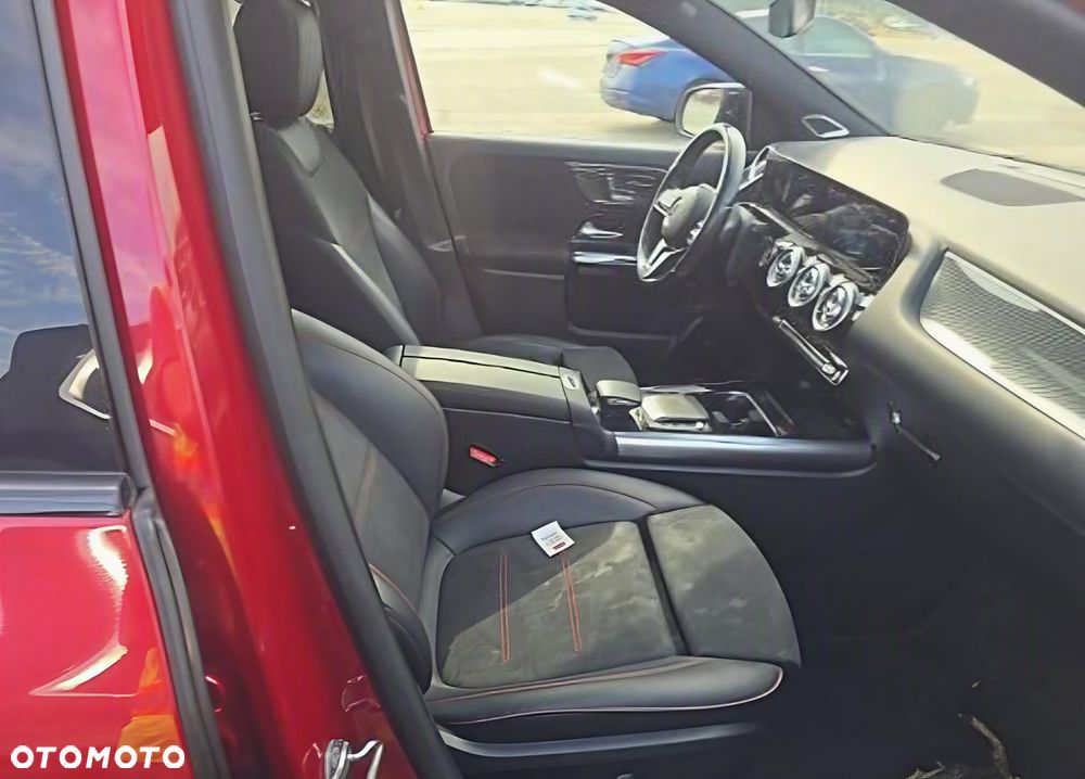 Mercedes-Benz GLA - 8