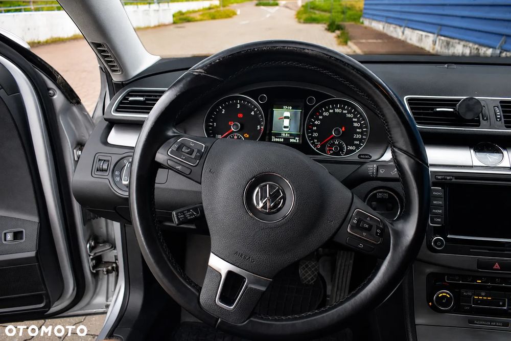 Volkswagen Passat 2.0 TDI DPF Comfortline - 15