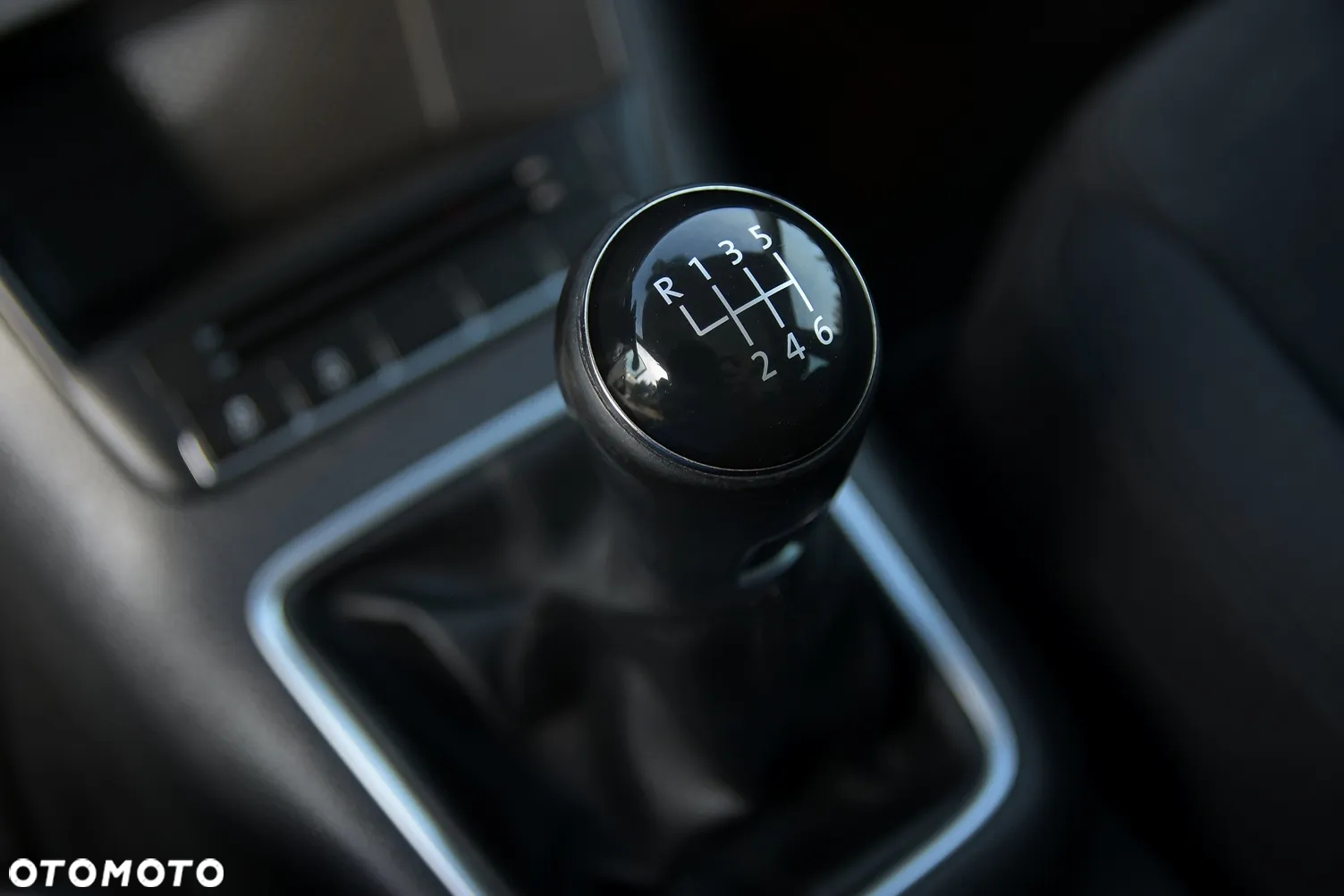 Volkswagen Tiguan 2.0 TDI R-Style - 33