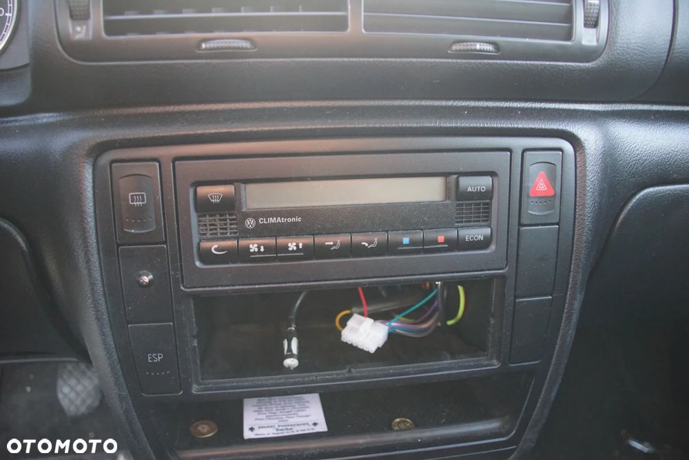 Auto na części - Volkswagen Passat B5 Lift 1.9 TDI 130 KM AWX GGB LA6W 2003R Silnik Skrzynia Drzwi Maska Klapa Błotnik Zderzak Lusterko Lampa Klamka Deska Kokpit Sterownik Moduł Czujnik Licznik Kierownica Panel - 12