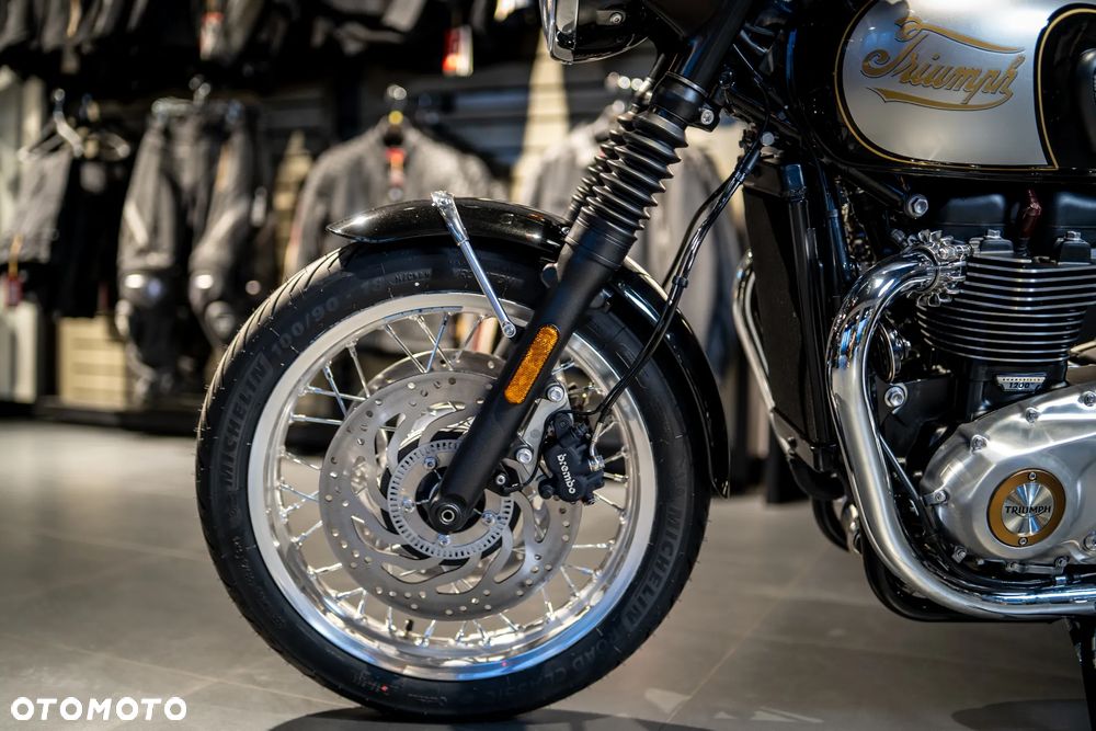 Triumph Bonneville - 19