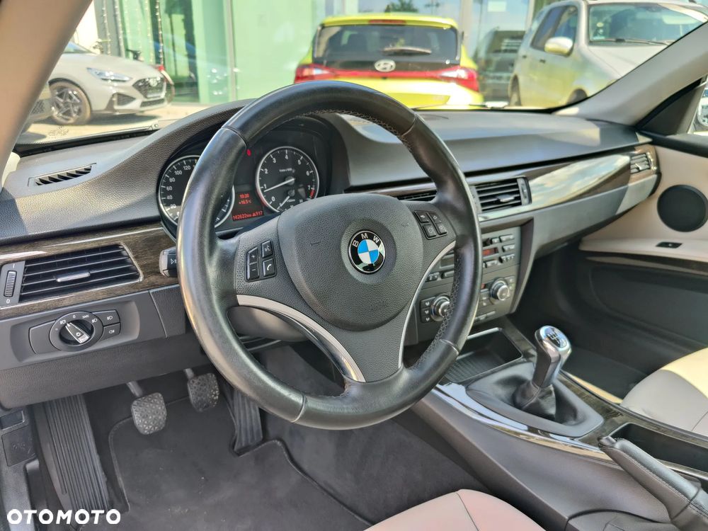 BMW Seria 3 318i Edition Exclusive - 16