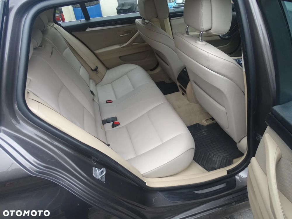 BMW Seria 5 530d xDrive - 7