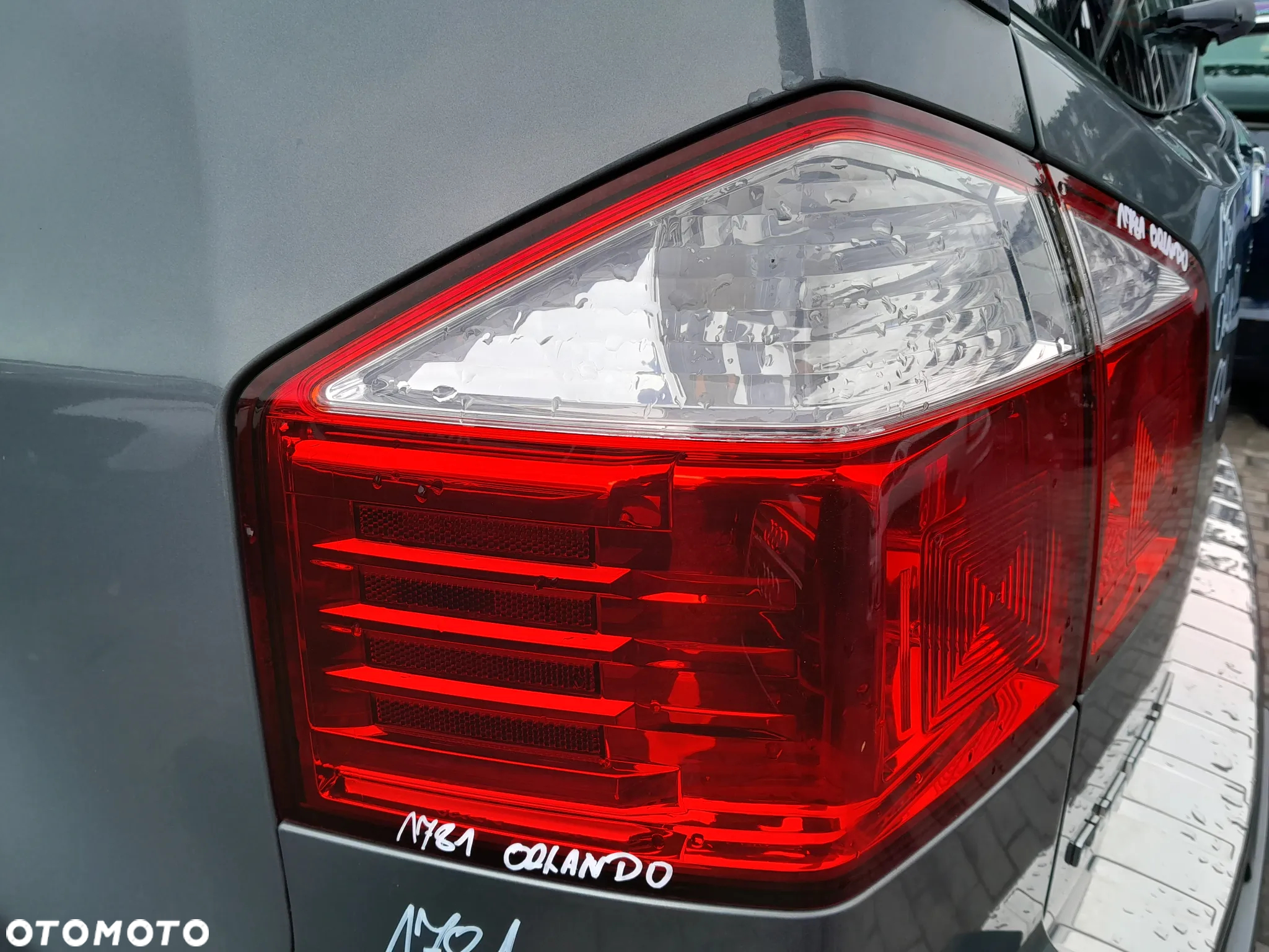 CHEVROLET ORLANDO LAMPA LEWA TYLNA LEWY TYŁ W BŁOTNIK - 3