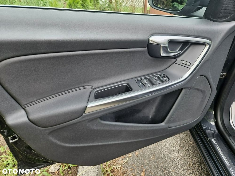 Volvo V60 D4 Geartronic Momentum - 19