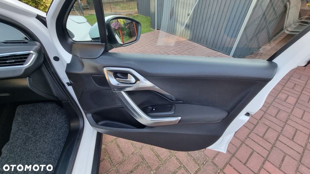 Peugeot 2008 1.6 BlueHDi Allure - 21