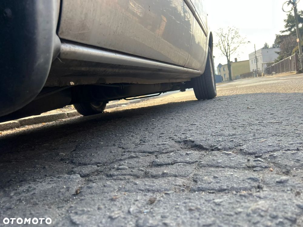 Chrysler Grand Voyager 2.8 CRD LX - 10