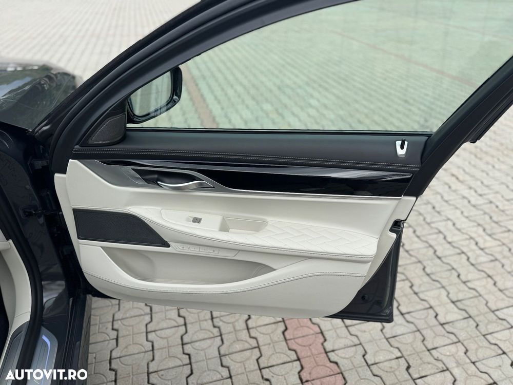 BMW Seria 7 745e - 29