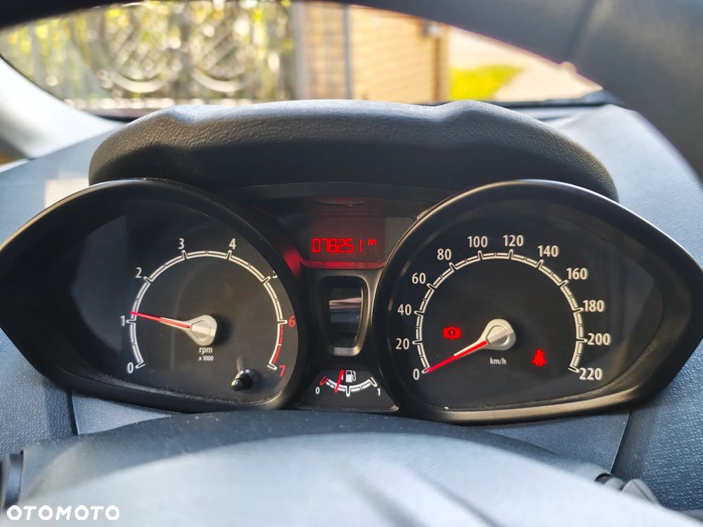 Ford Fiesta 1.25 Champions Edition - 26