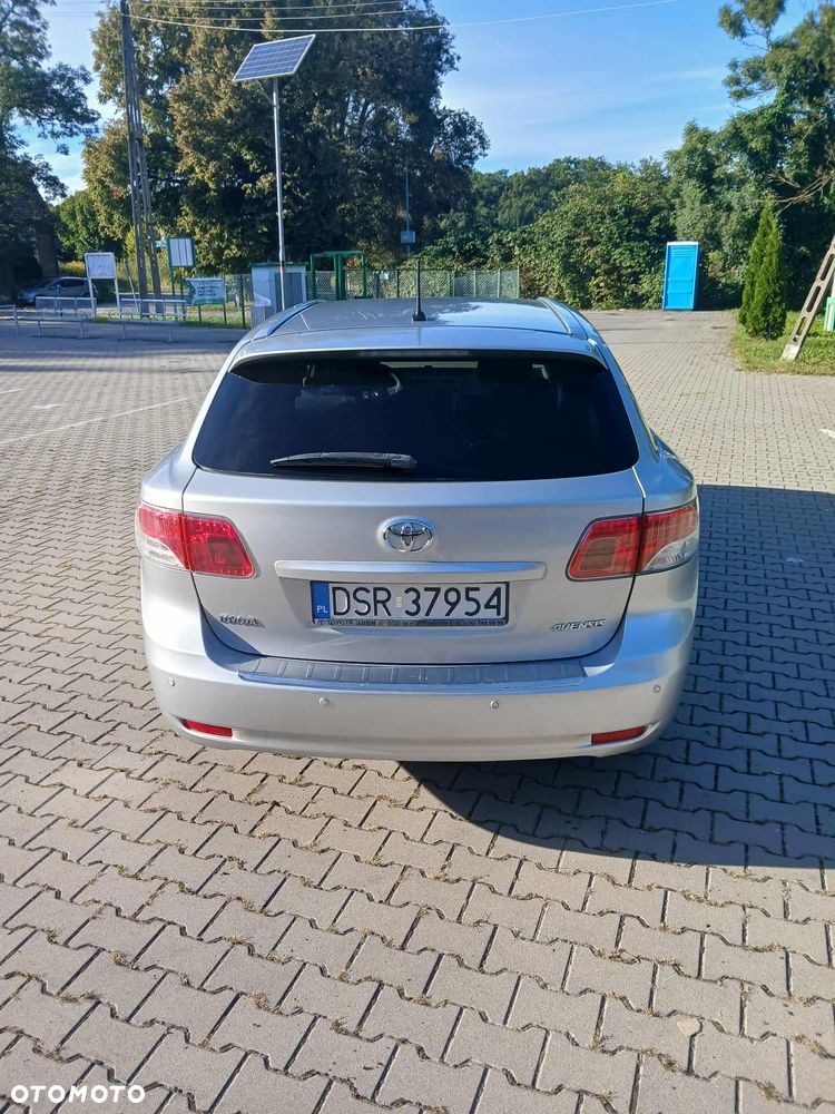 Toyota Avensis 2.0 D-4D Premium - 2