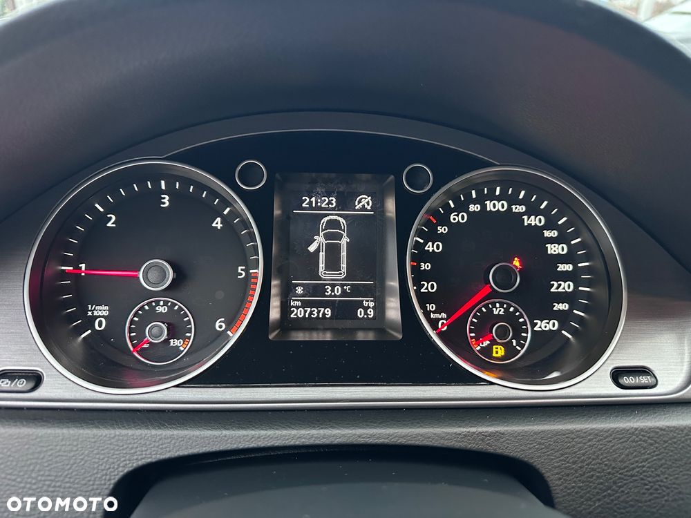 Volkswagen Passat - 10