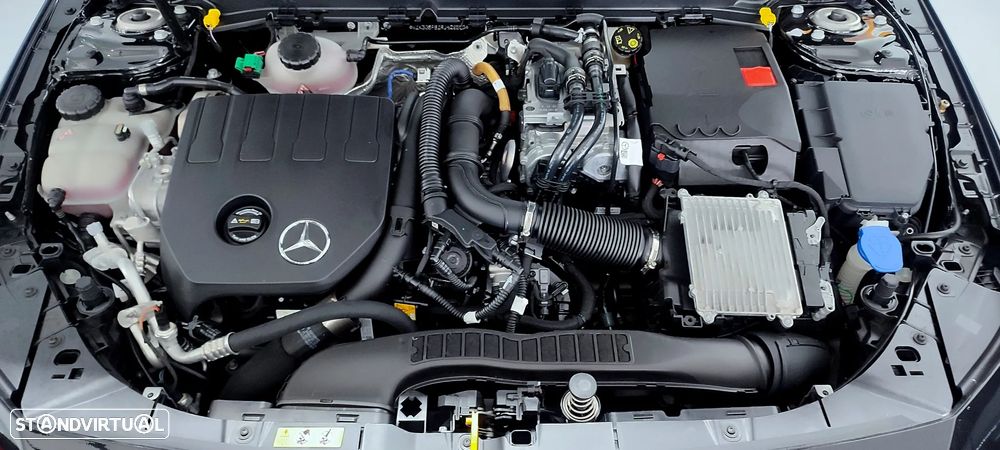 Mercedes-Benz A 250 Limousine e AMG Line - 35