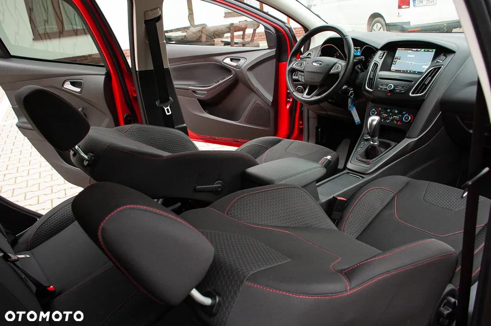 Ford Focus SW 1.5 EcoBoost S&S ST-LINE - 24