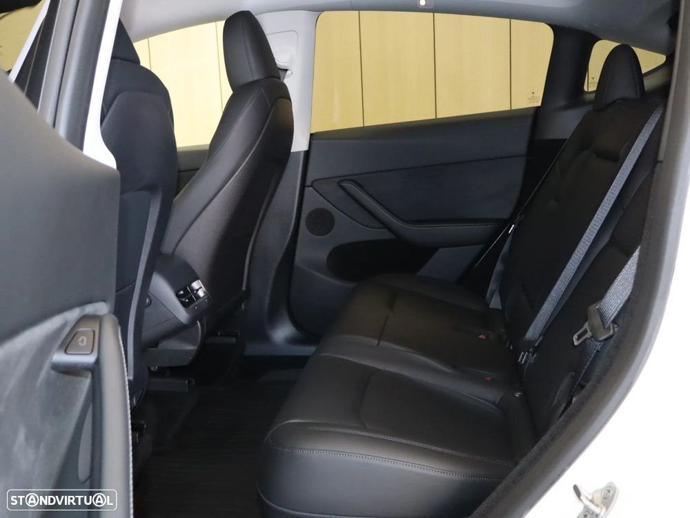 Tesla Model Y Long Range Dual Motor AWD - 14