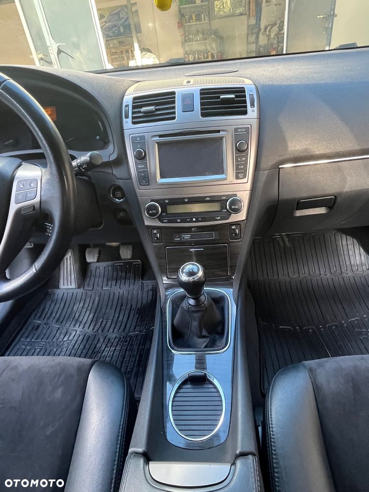 Toyota Avensis Touring Sports 1.8 Executive - 21