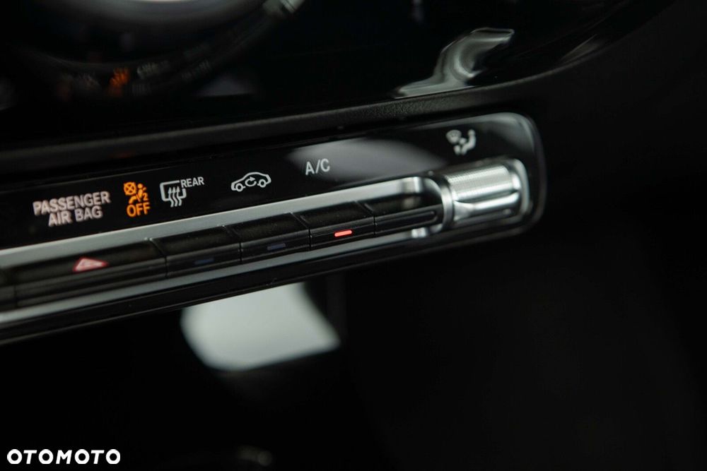 Mercedes-Benz Klasa A 180 AMG Line 7G-DCT - 32