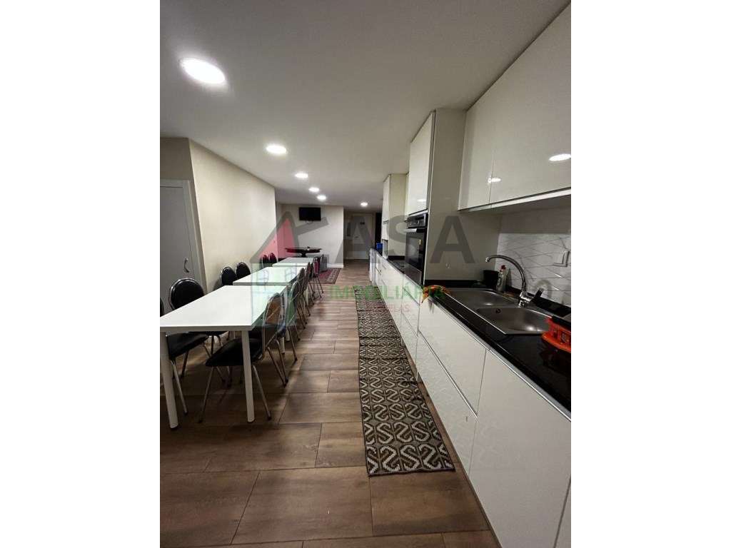 Moradia T15 com Renda Ativa + de €12.000/mês em Famões - Grande imagem: 2/41