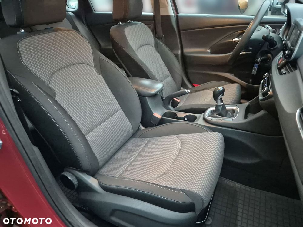 Hyundai i30 1.6 D Classic + - 12