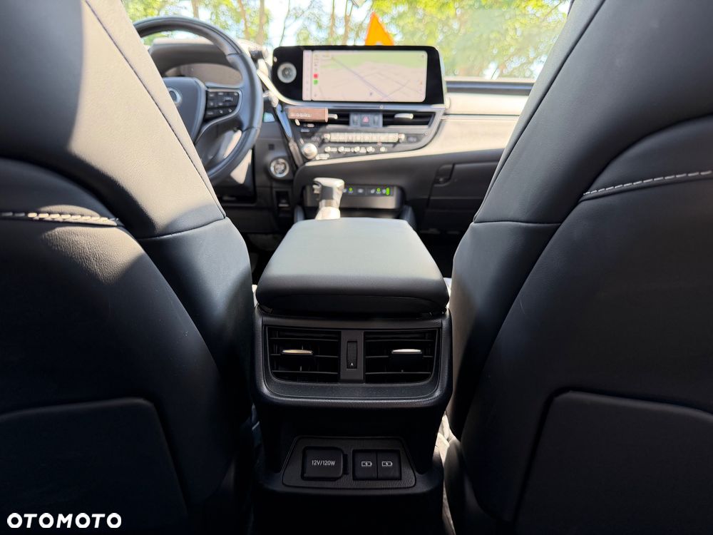 Lexus ES 300h Prestige - 37
