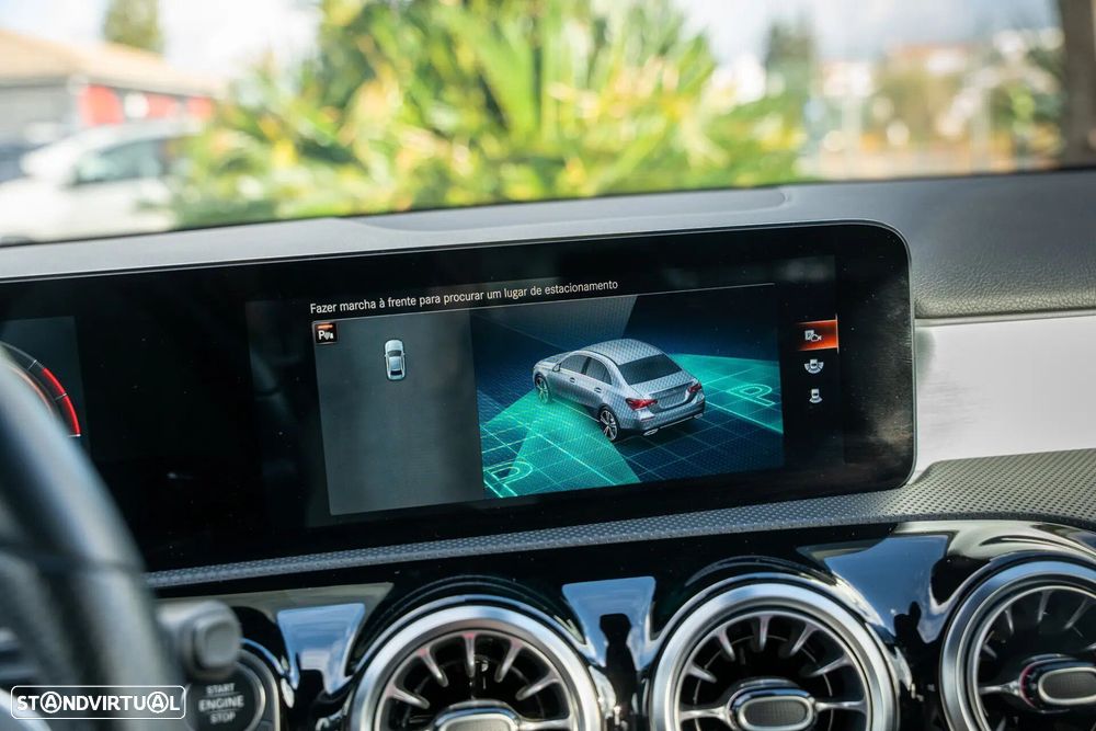 Mercedes-Benz A 250 Limousine e AMG Line - 13