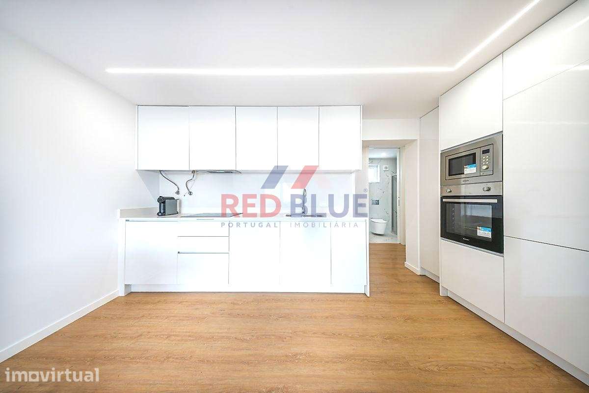 MORADIA, PRIMEIRA LINHA DE MAR, PÓVOA DE VARZIM - Grande imagem: 2/13